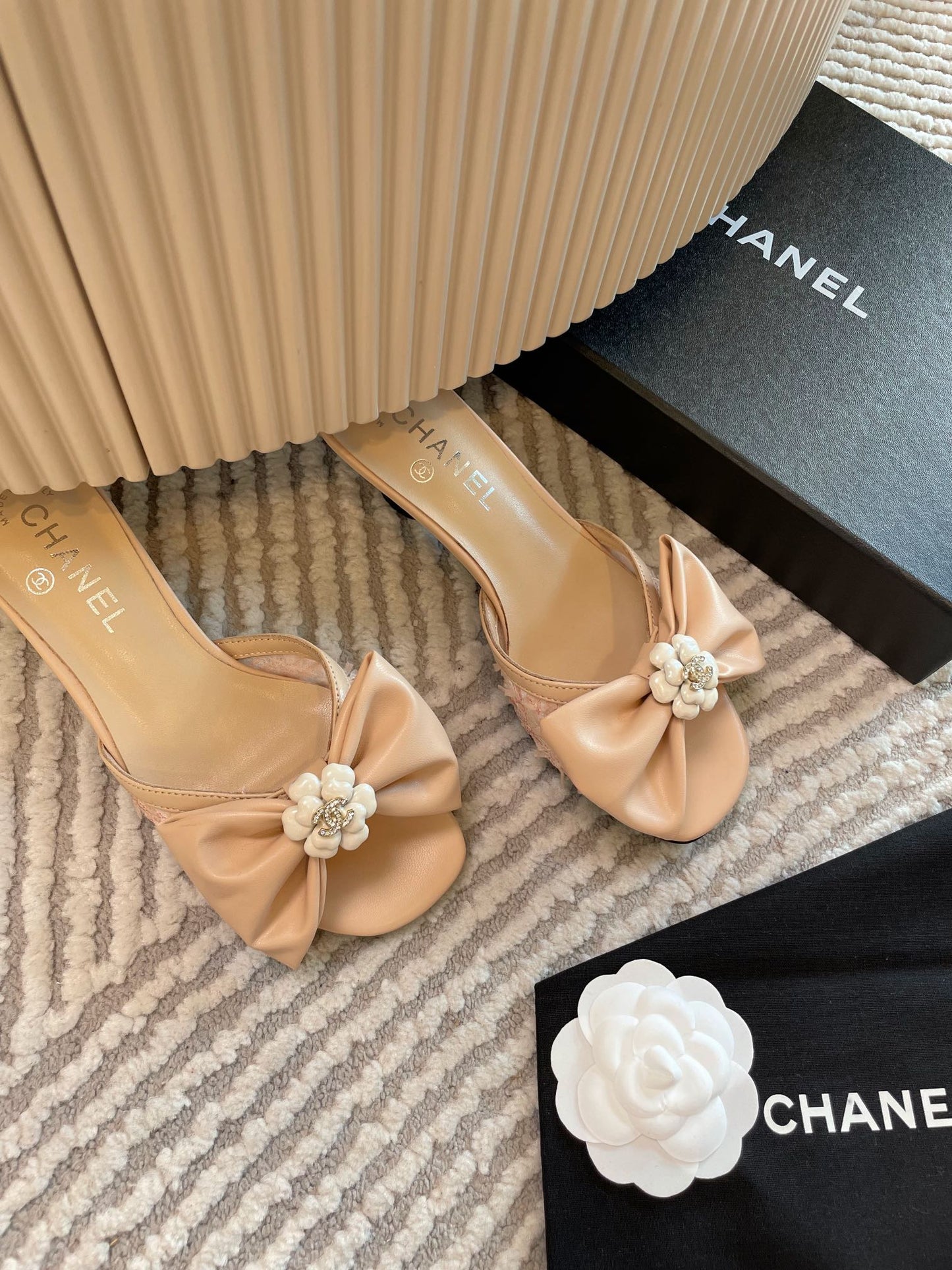 mule sandal bow flower beige calfskin