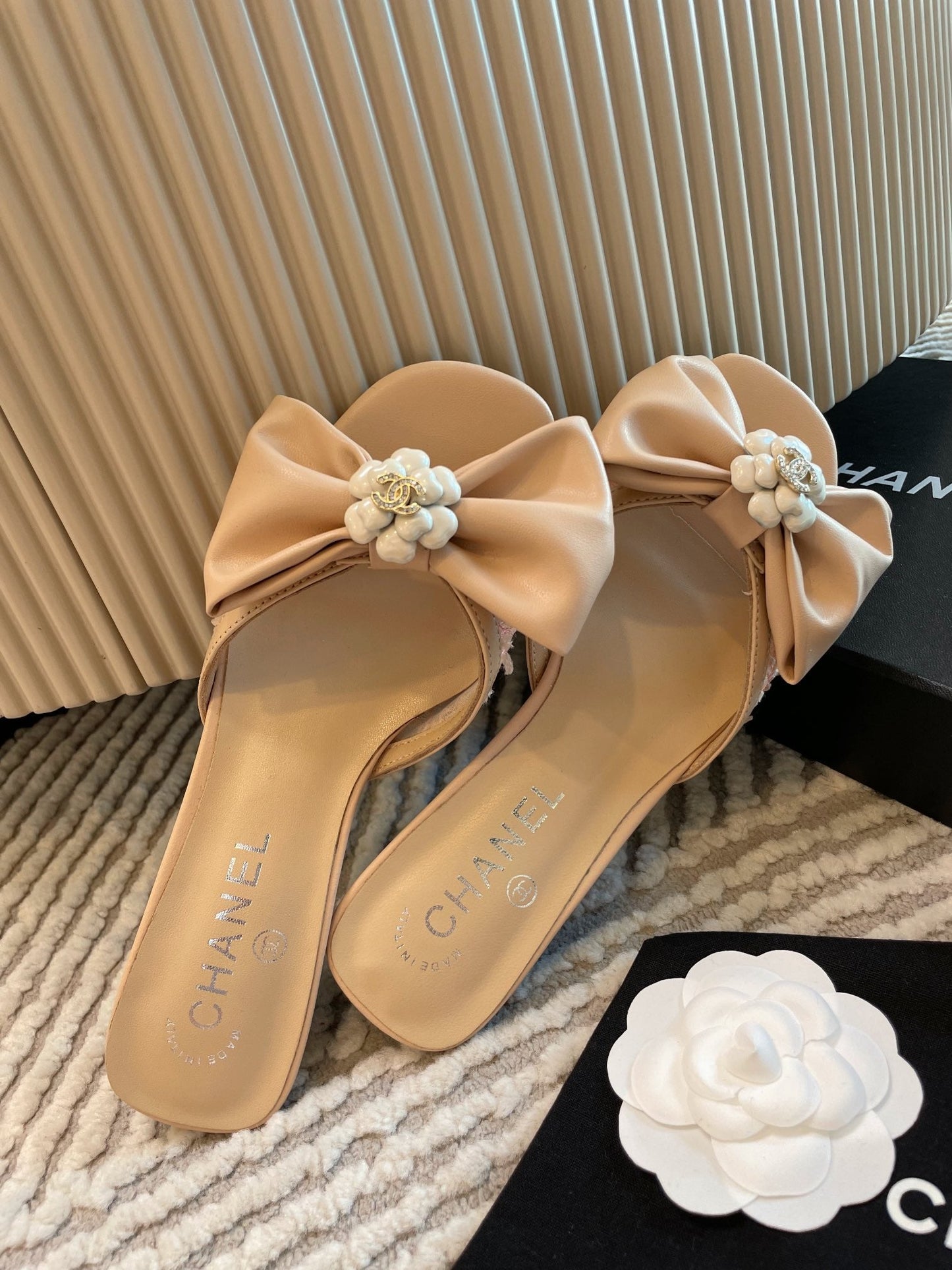 mule sandal bow flower beige calfskin