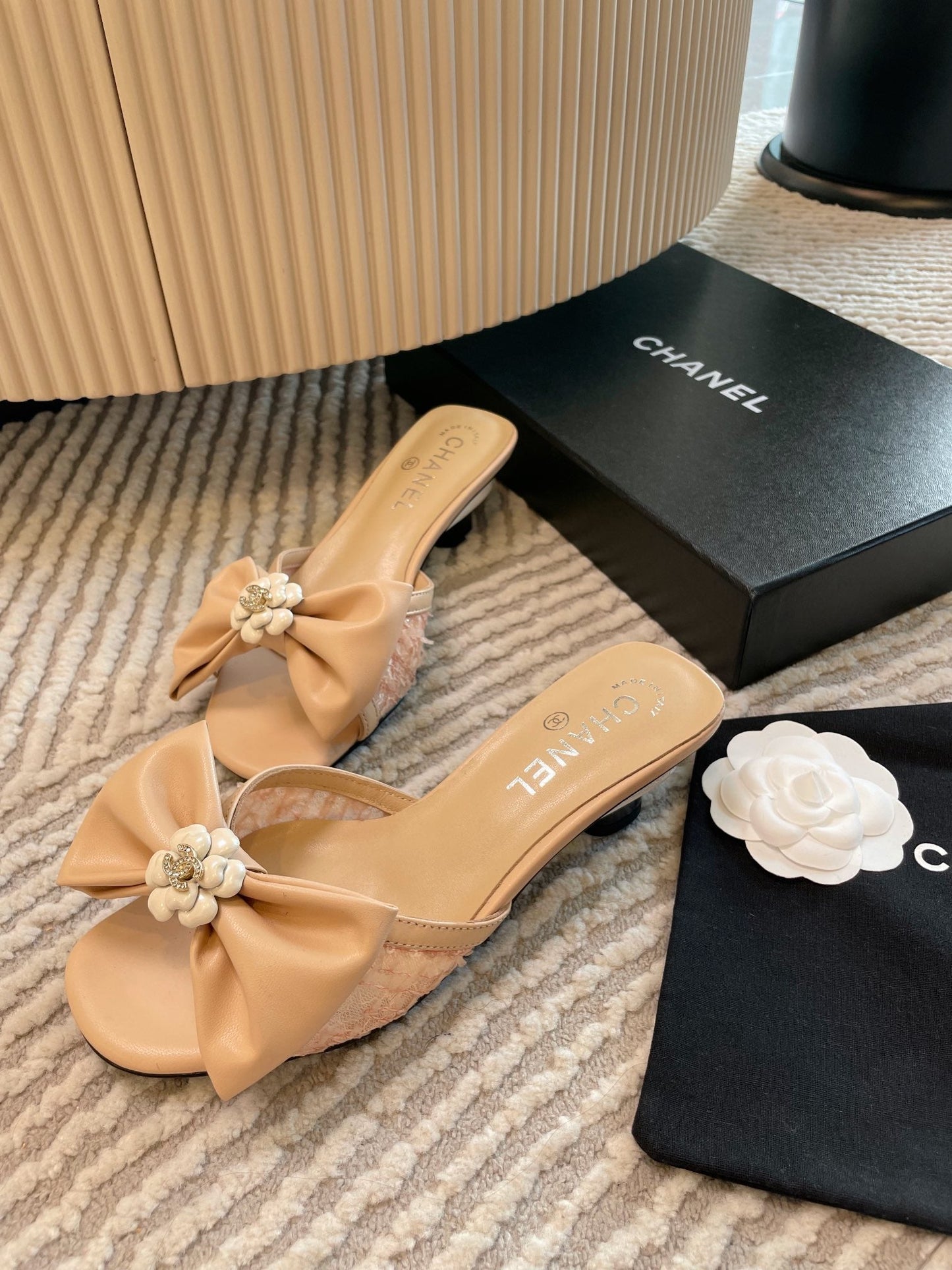 mule sandal bow flower beige calfskin