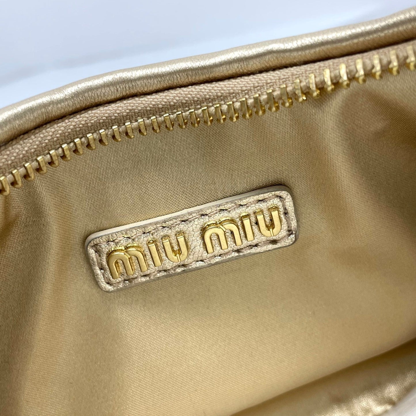 miuwander hobo 23 gold matelasse leather