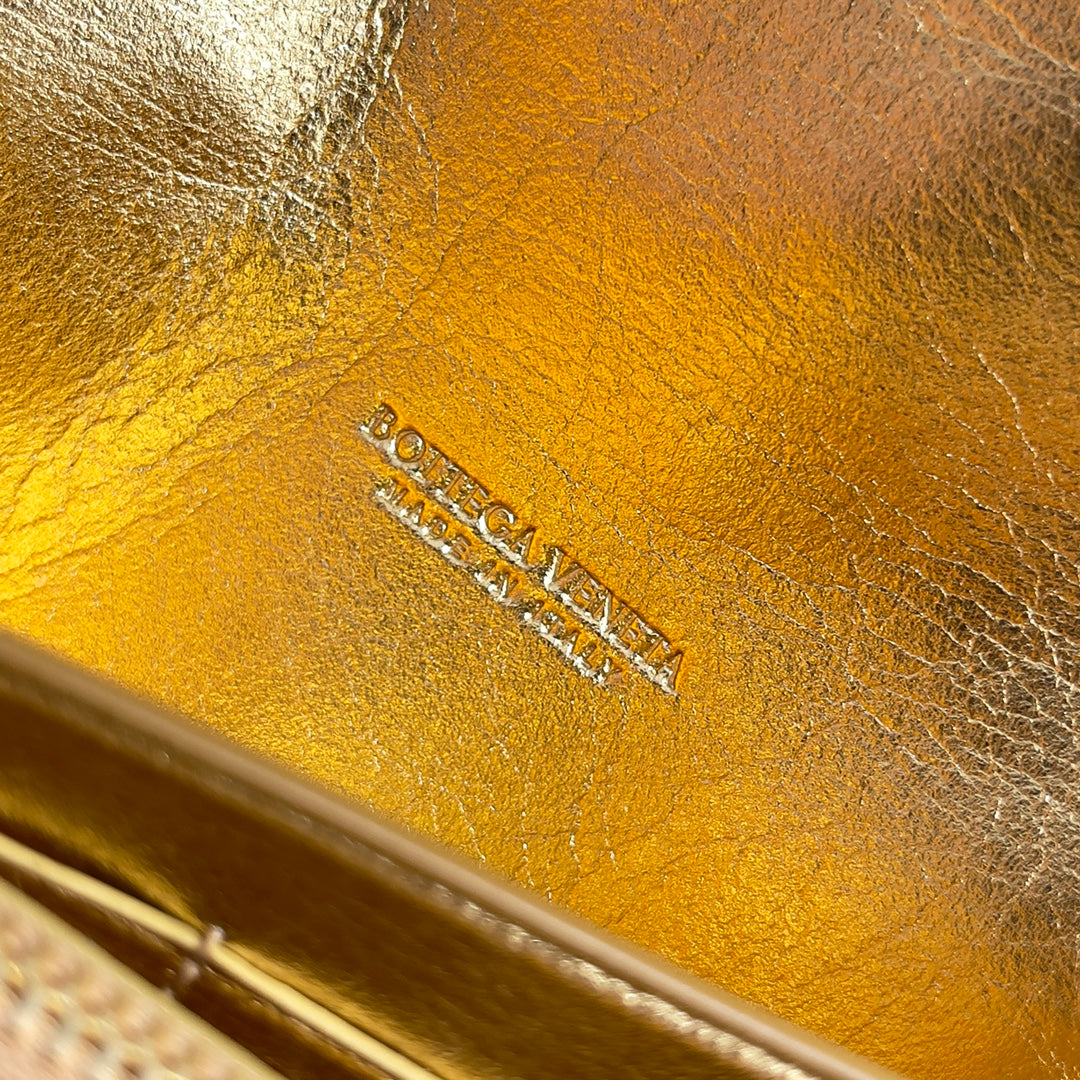 ANDIAMO BAG 19 IN GOLDEN CALFSKIN