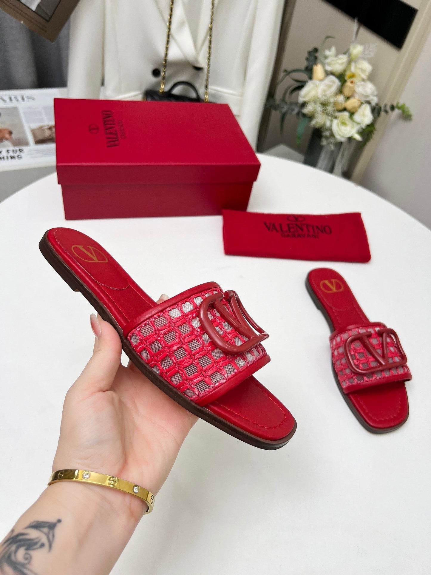 Vlogo embellished leather-trimmed raffia slides red