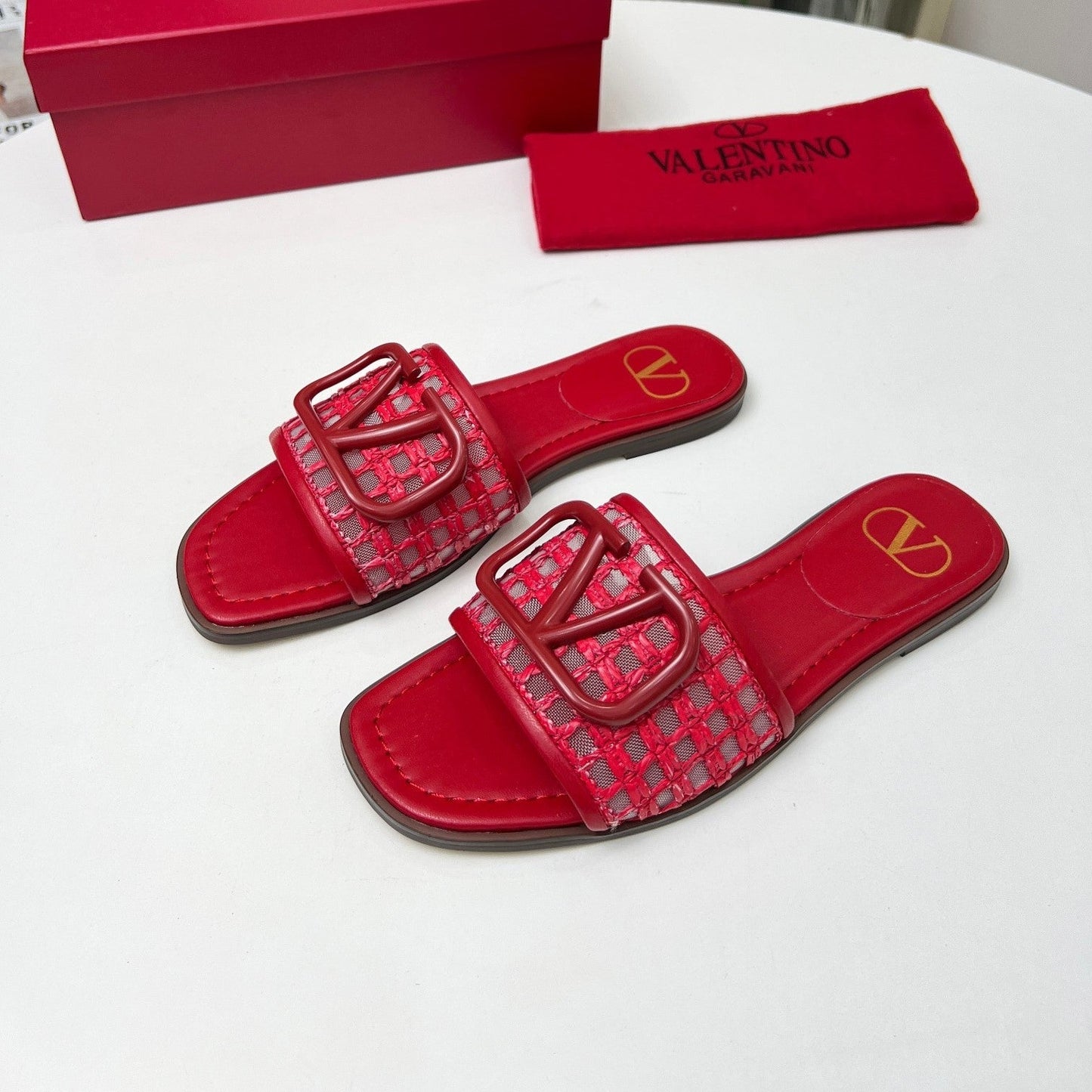 Vlogo embellished leather-trimmed raffia slides red