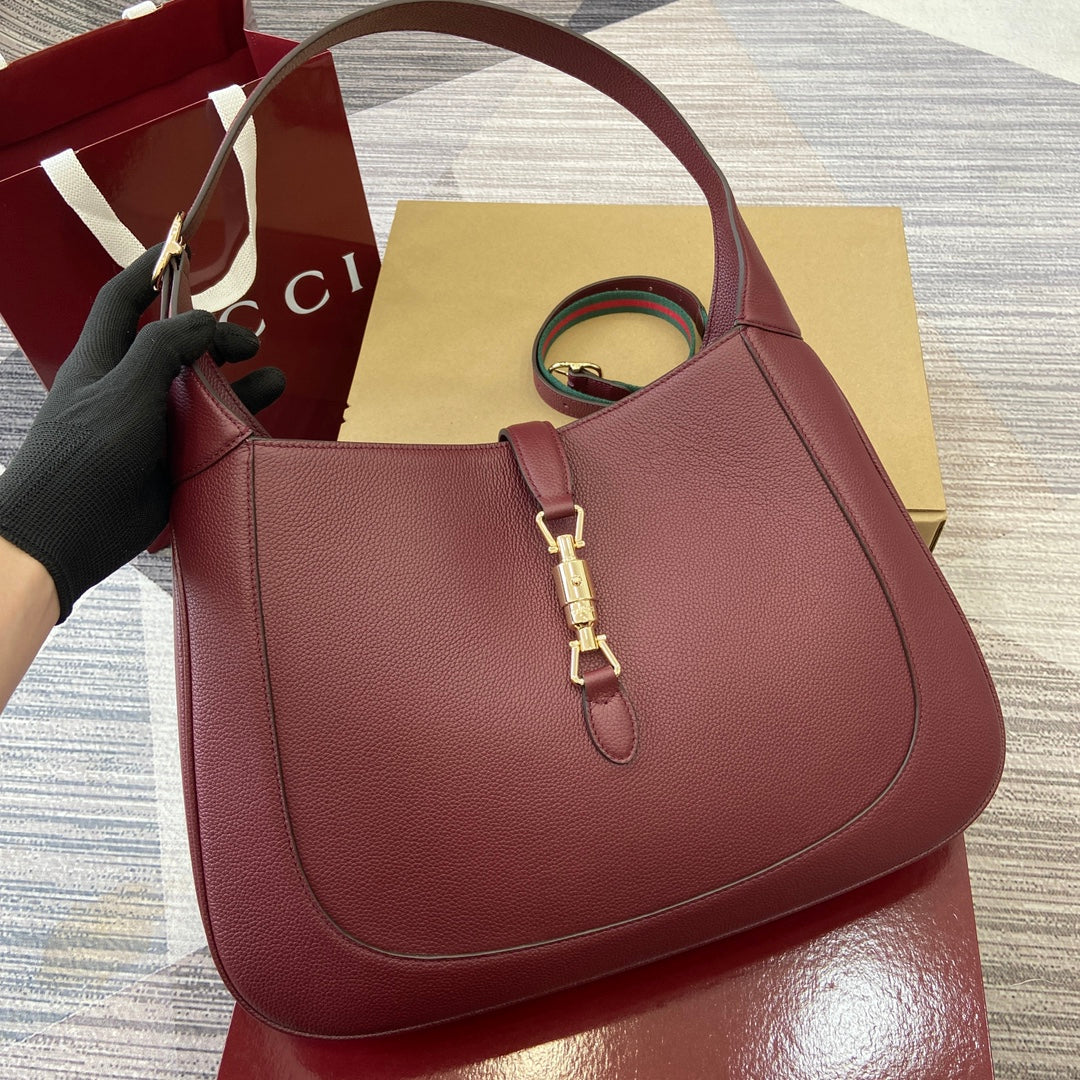 JACKIE LARGE SHOULDER BAG 40 IN BURGUNDY RED CALFSKIN GOLD HARDWARE