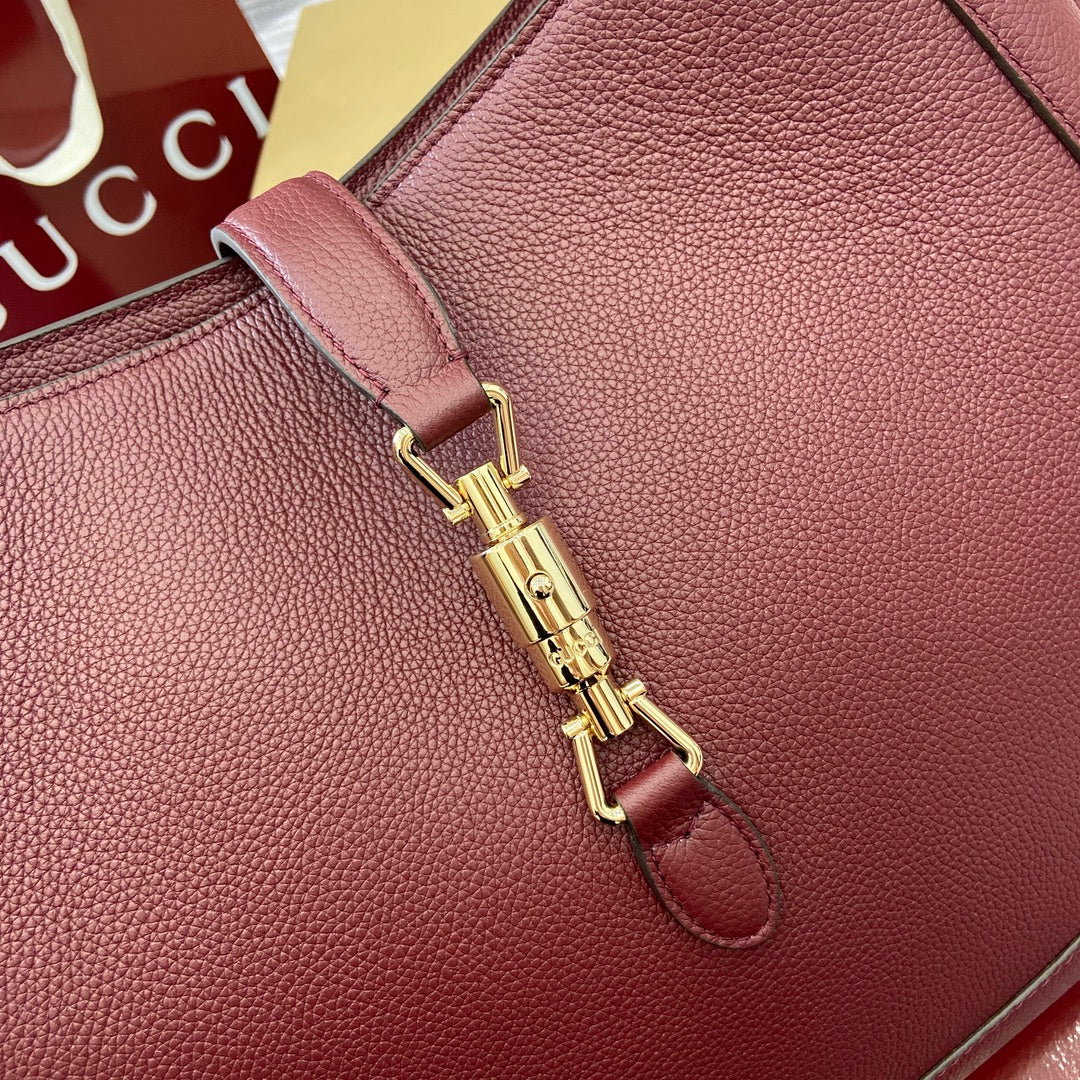 JACKIE LARGE SHOULDER BAG 40 IN BURGUNDY RED CALFSKIN GOLD HARDWARE