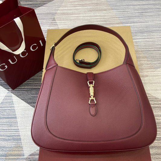 JACKIE LARGE SHOULDER BAG 40 IN BURGUNDY RED CALFSKIN GOLD HARDWARE