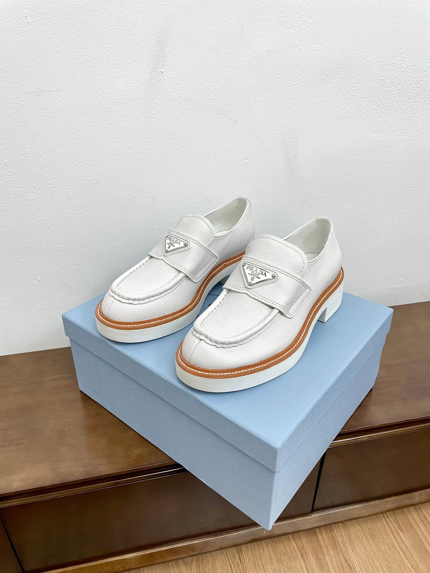 PRA CHOCOLATE BRUSHED LOAFERS WHITE CALFSKIN