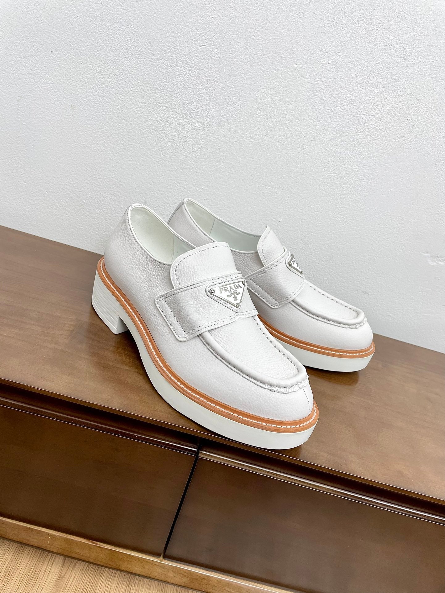 PRA CHOCOLATE BRUSHED LOAFERS WHITE CALFSKIN