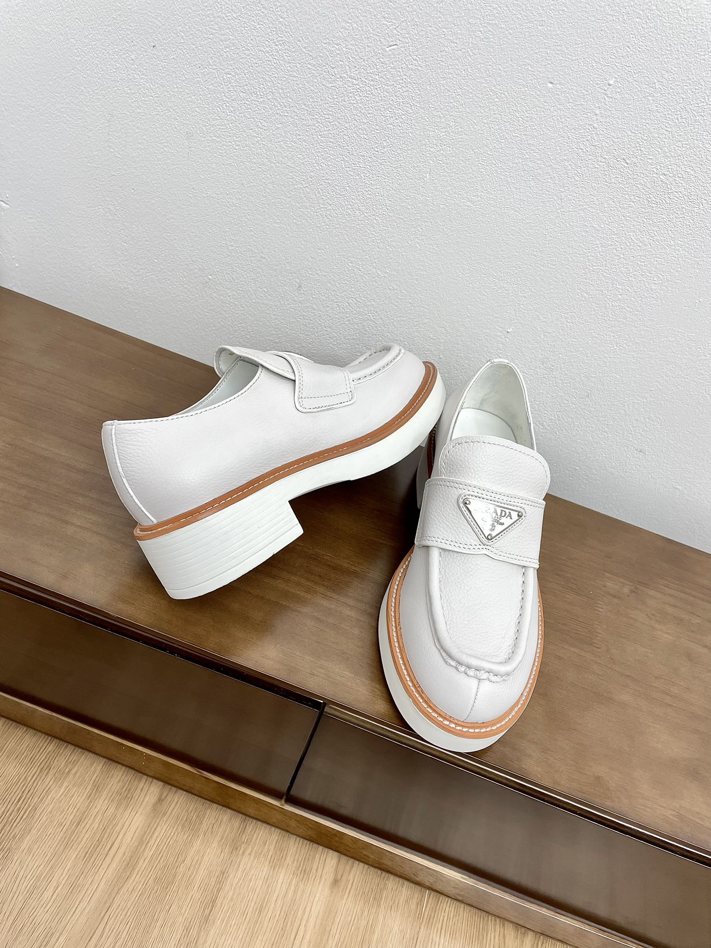 PRA CHOCOLATE BRUSHED LOAFERS WHITE CALFSKIN