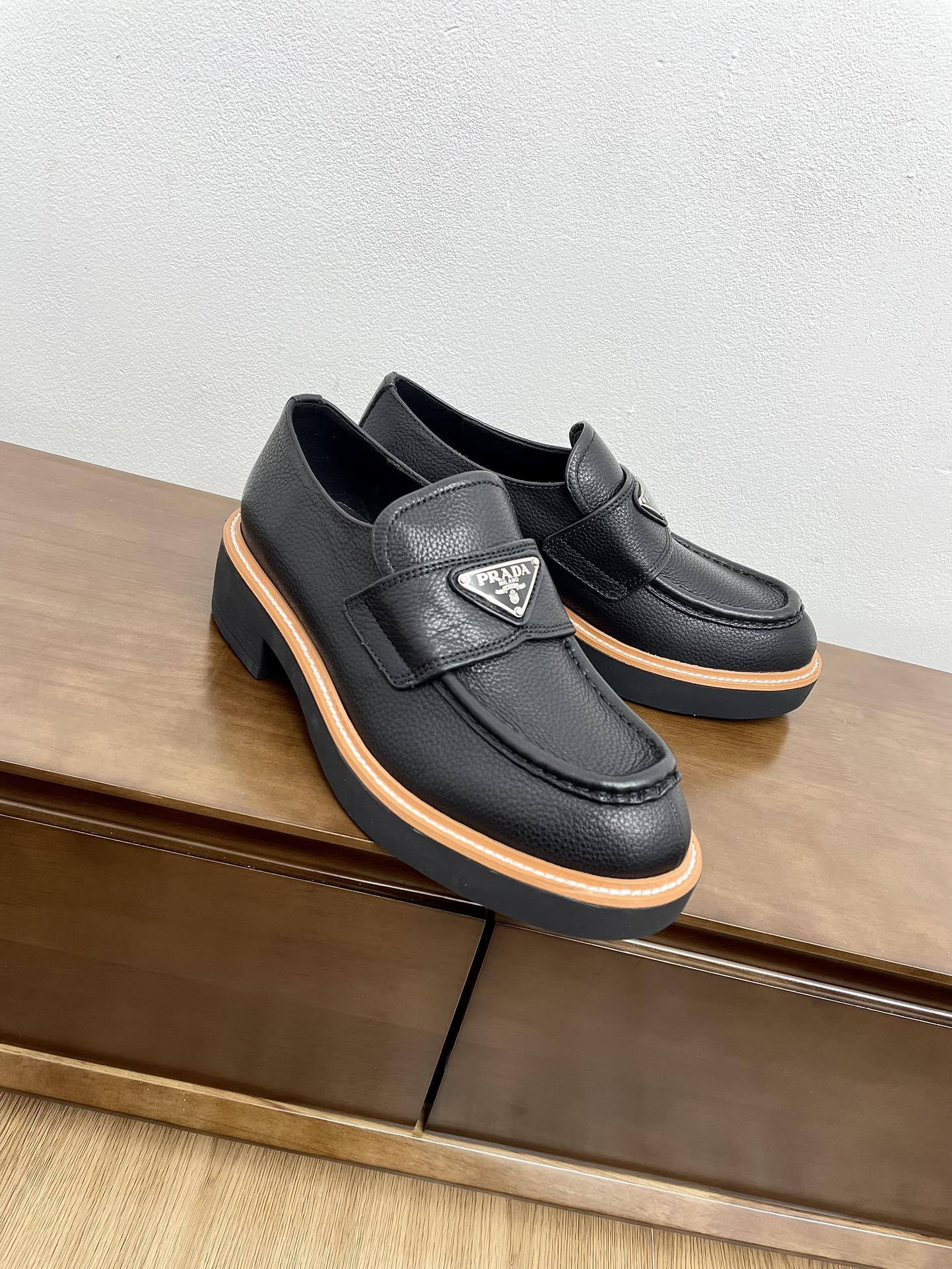 PRA CHOCOLATE BRUSHED LOAFERS BLACK CALFSKIN