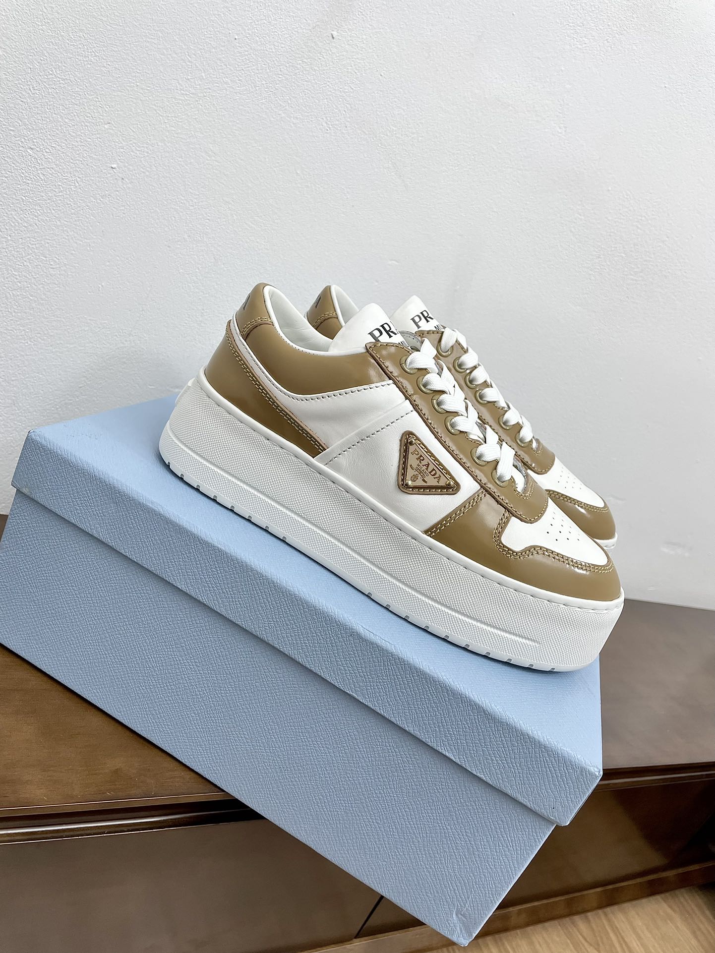 PRA DOWNTOWN BOLD SNEAKERS WHITE AND PEANUT CALFSKIN