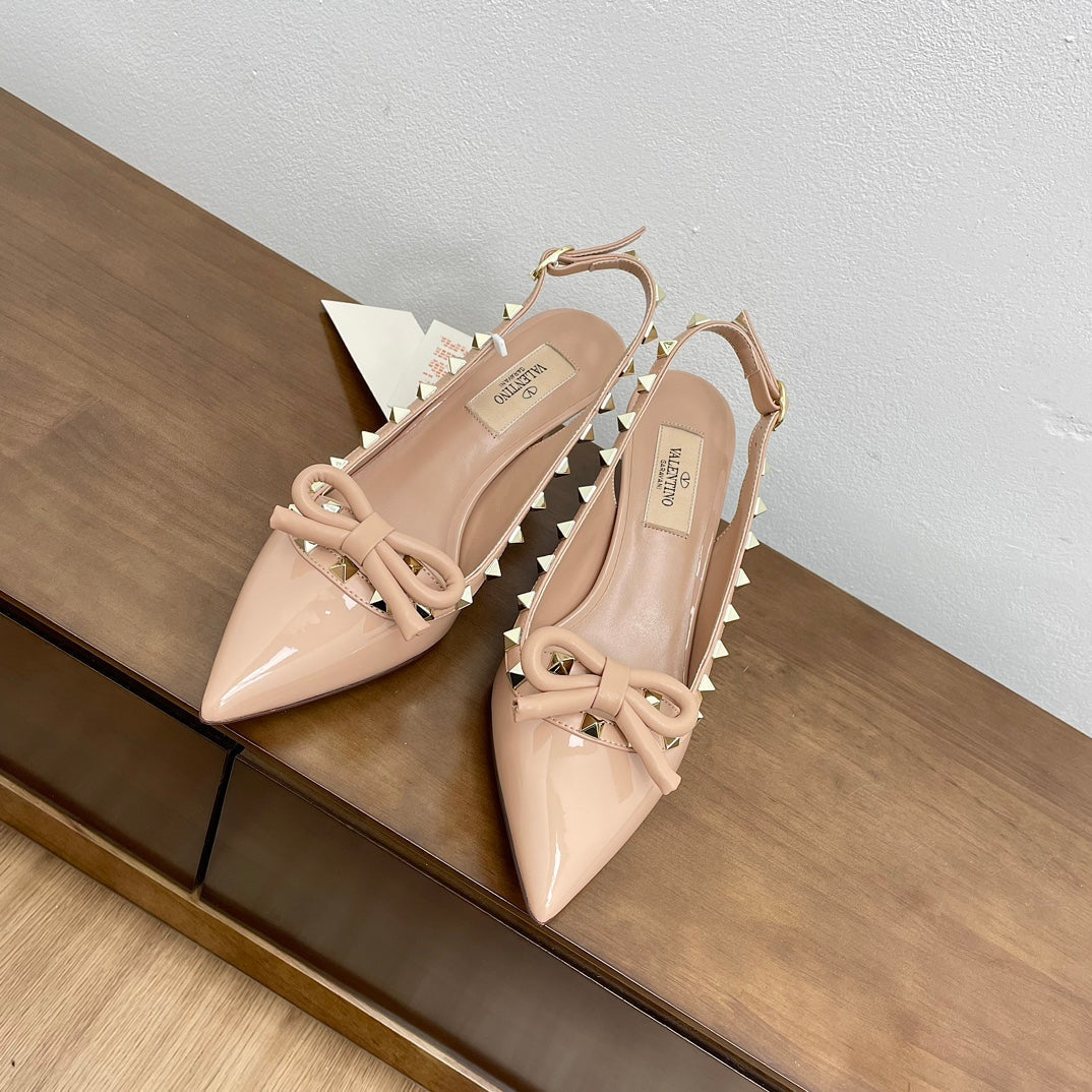 ROCKSTUD BOW SLINGBACK NUDE TAN PATENT LEATHER PUMP 60MM