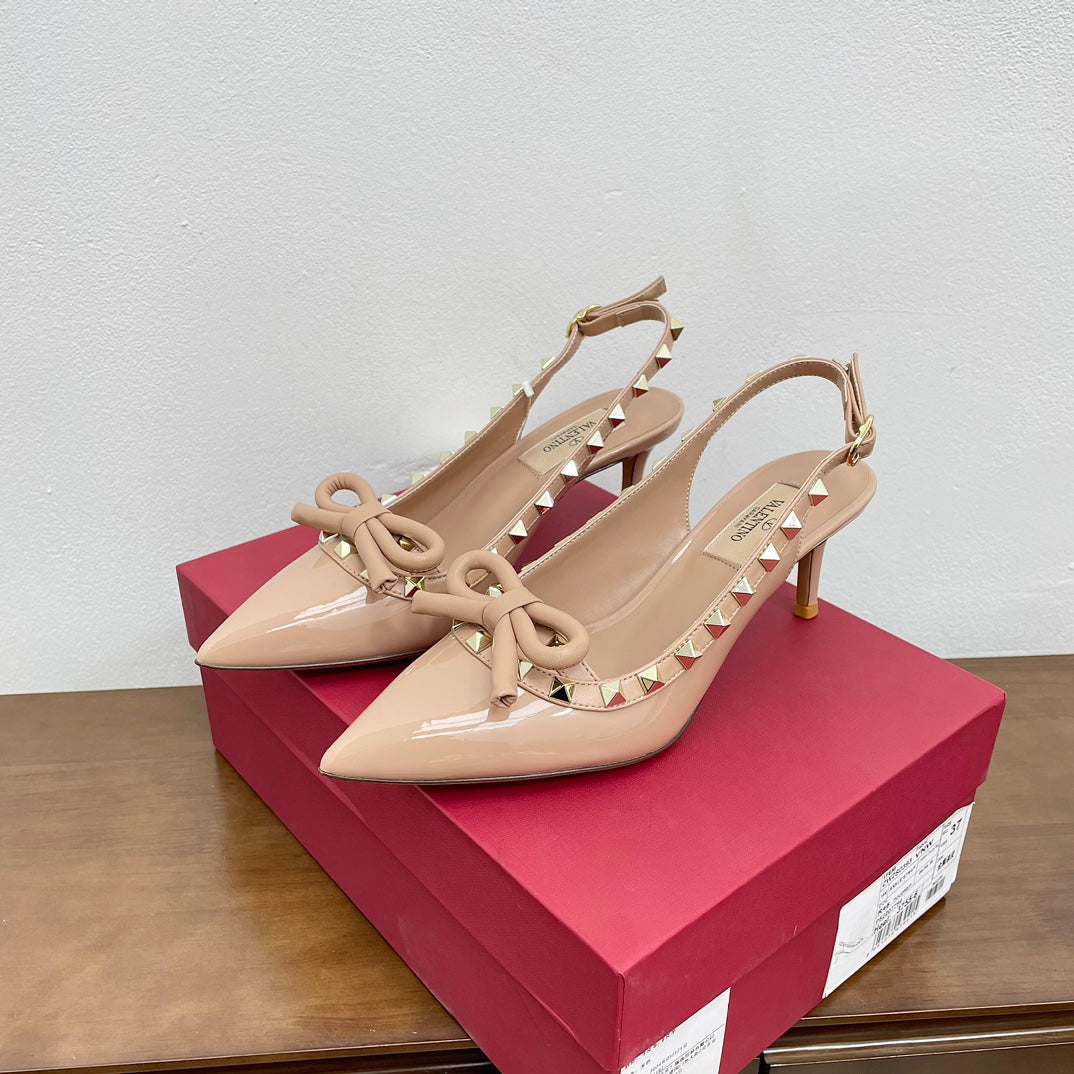 ROCKSTUD BOW SLINGBACK NUDE TAN PATENT LEATHER PUMP 60MM