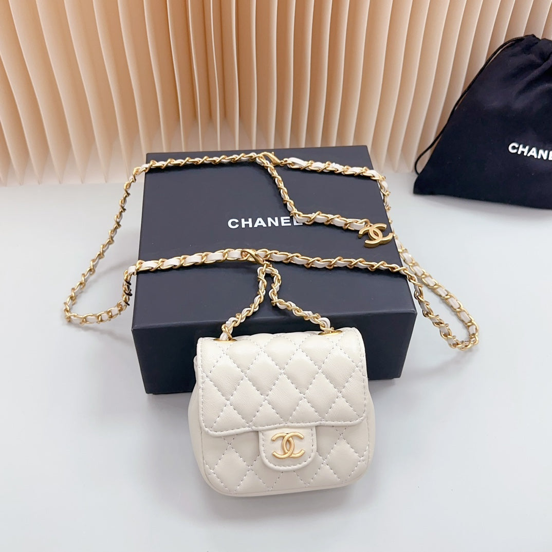 cc chain belt white quilted lambskin bag