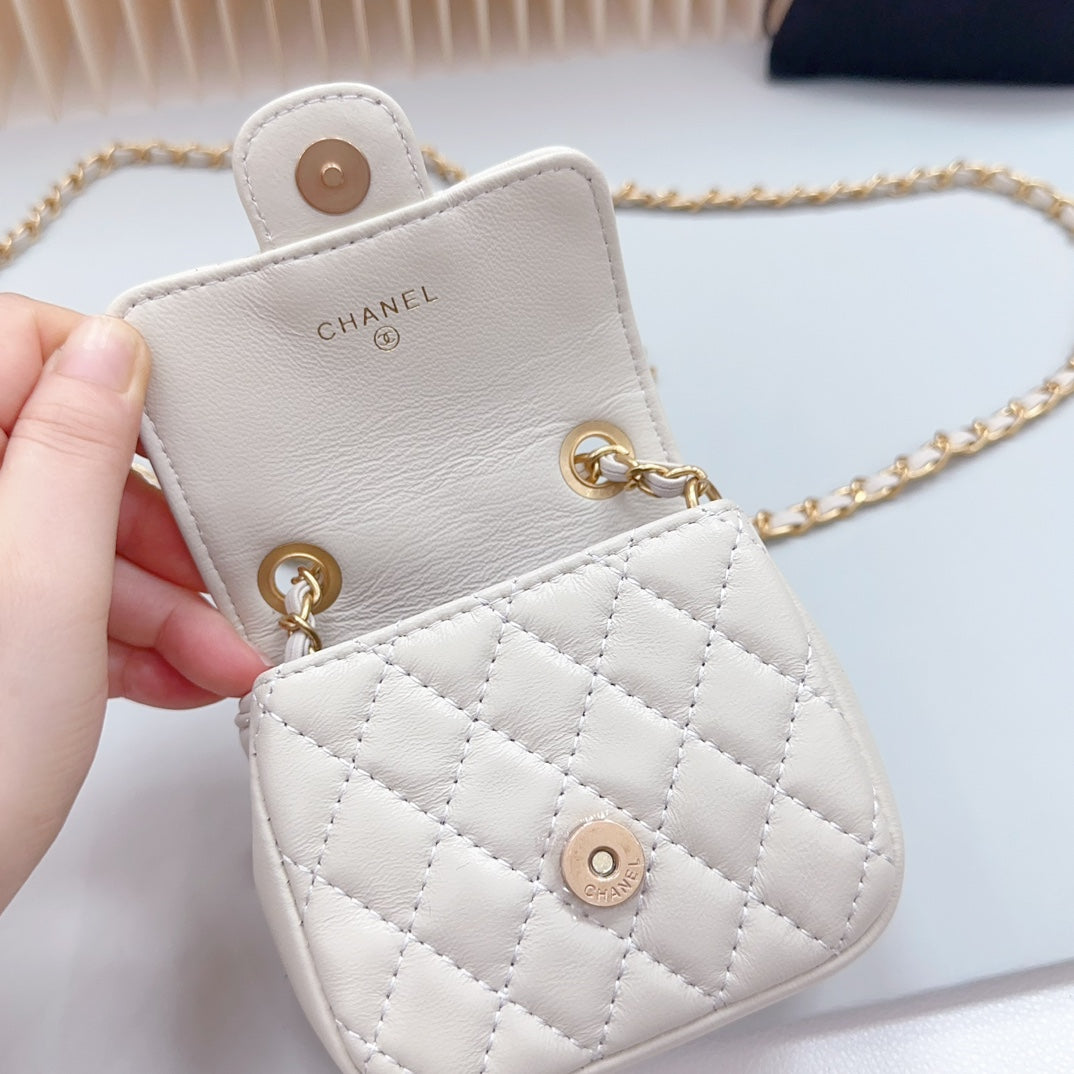 cc chain belt white quilted lambskin bag