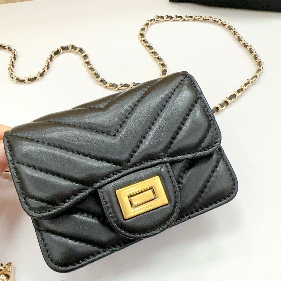 cc 2.55 belt black chevron lambskin bag