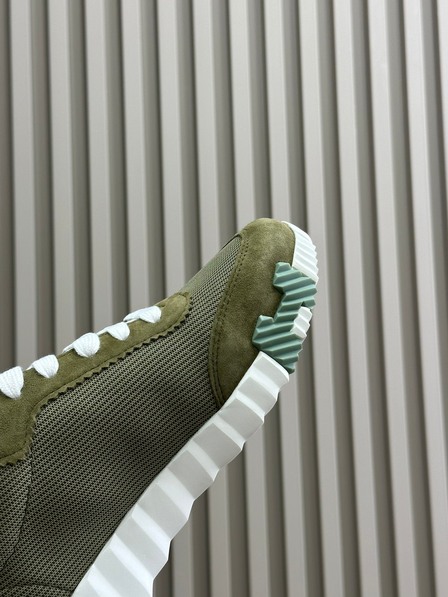 BOUNCING SNEAKERS OLIVE CALFSKIN