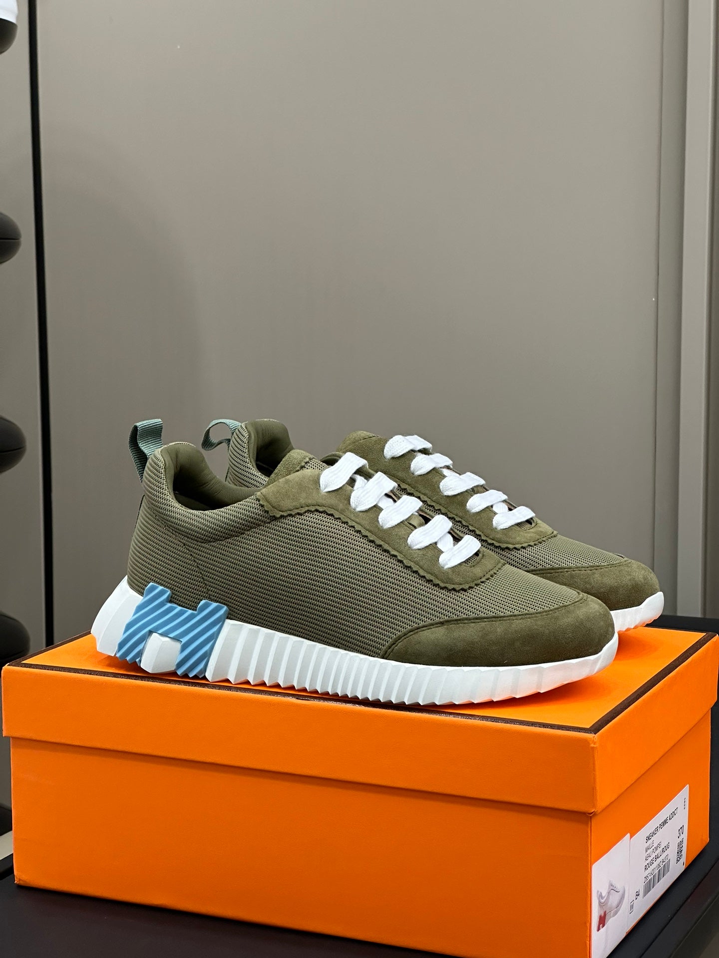 BOUNCING SNEAKERS OLIVE CALFSKIN