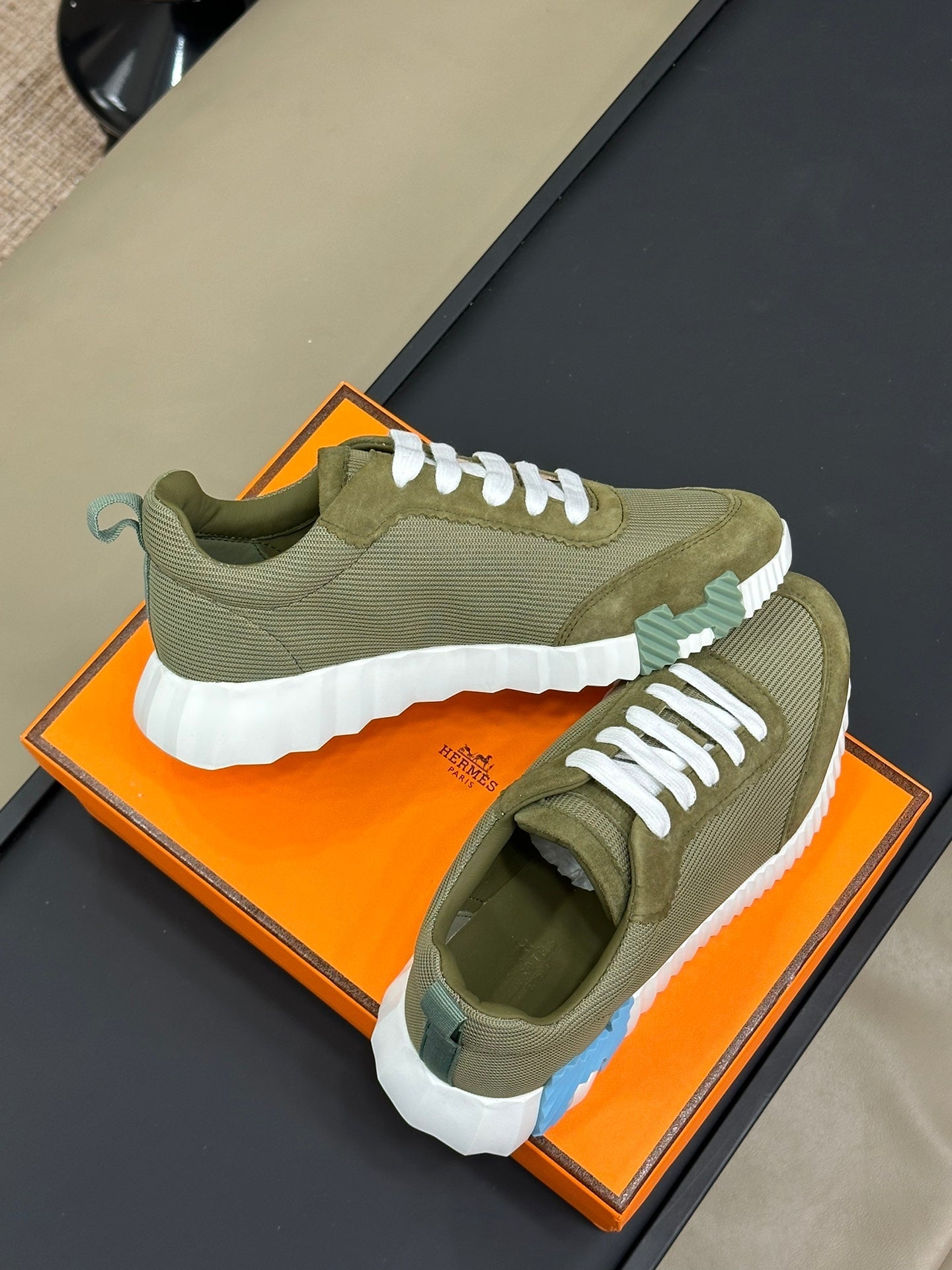 BOUNCING SNEAKERS OLIVE CALFSKIN