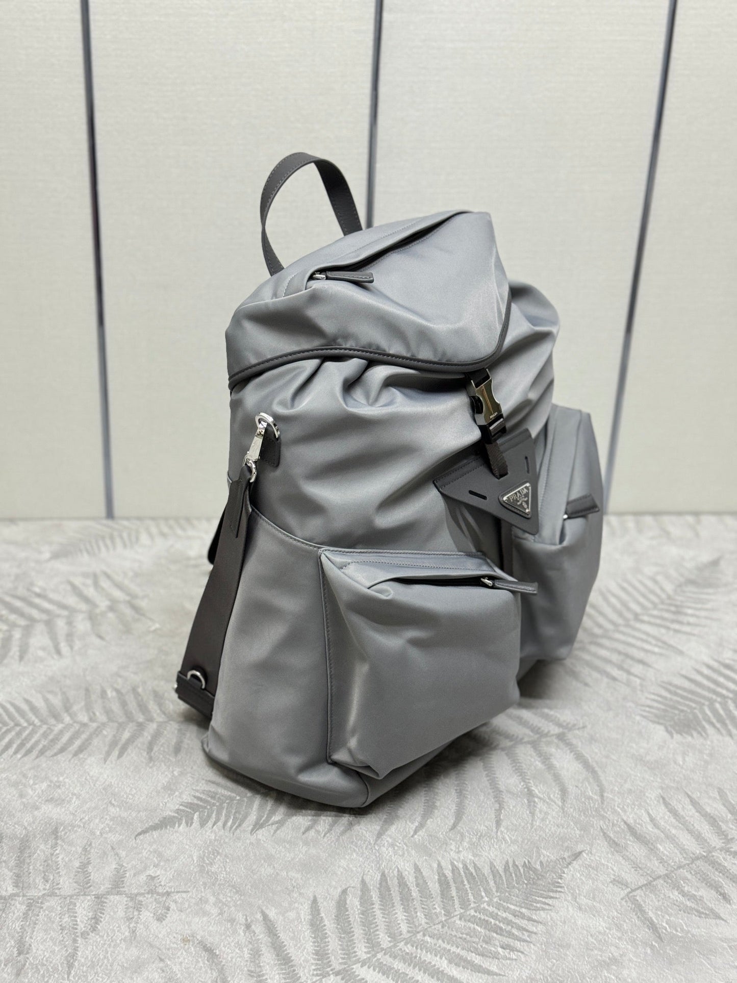 TRIANGLE LOGO BACKPACK 42 IN RHINO GRAY RE-NYLON