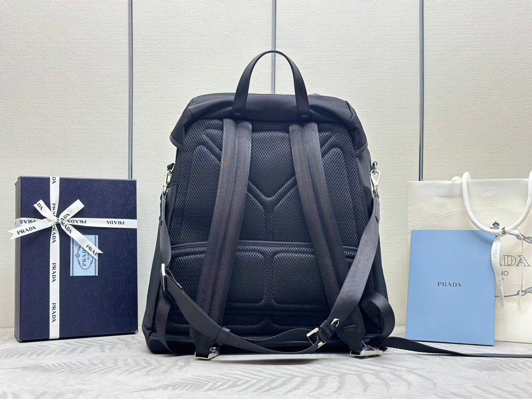 TRIANGLE LOGO BACKPACK 42 IN BLACK RE-NYLON