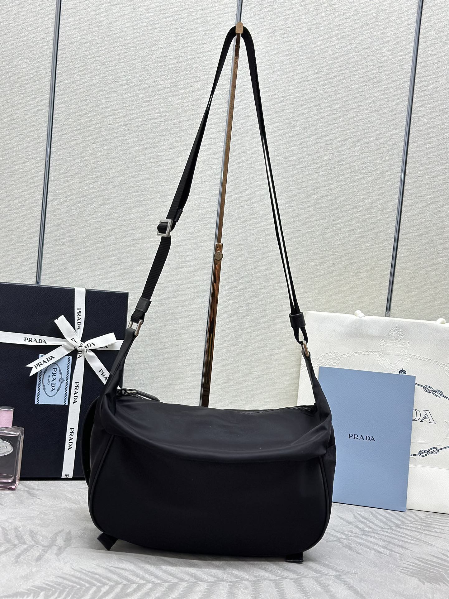 SHOULDER BAG 27 IN BLACK RE-NYLON TRIANGLE LOGO