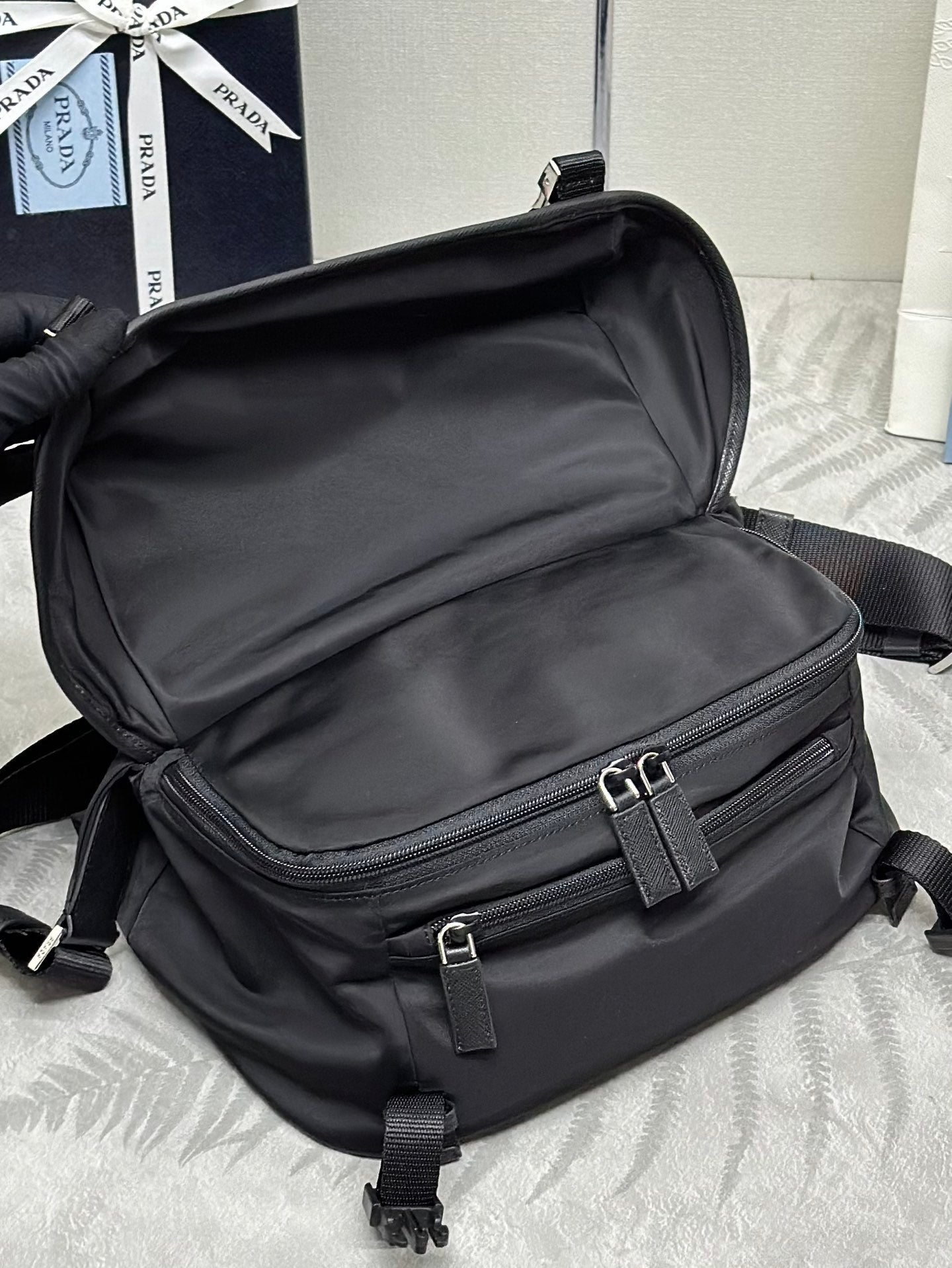 SHOULDER BAG 27 IN BLACK RE-NYLON TRIANGLE LOGO