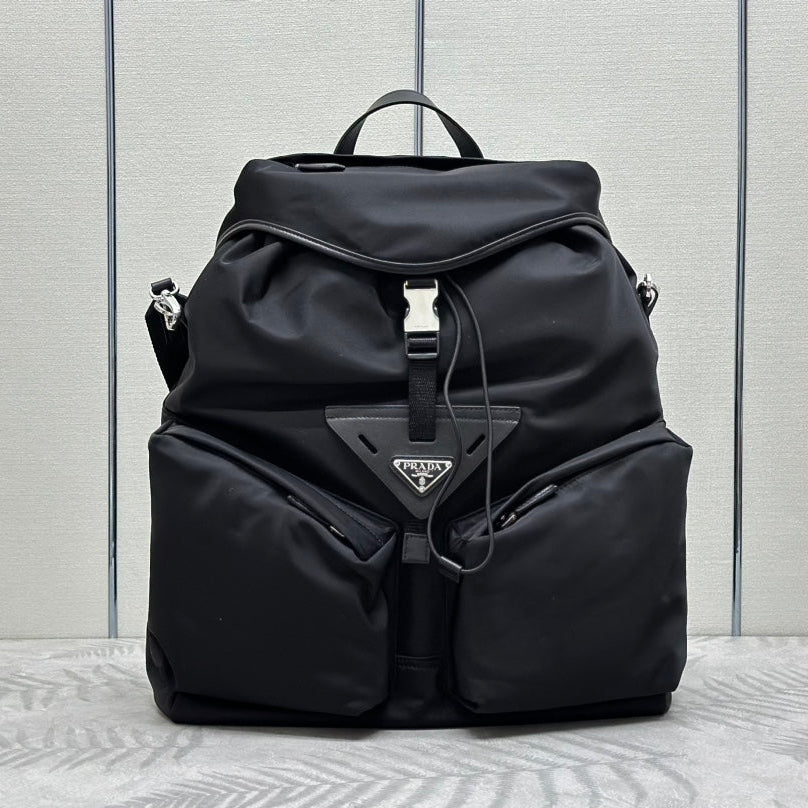 TRIANGLE LOGO BACKPACK 42 IN BLACK RE-NYLON