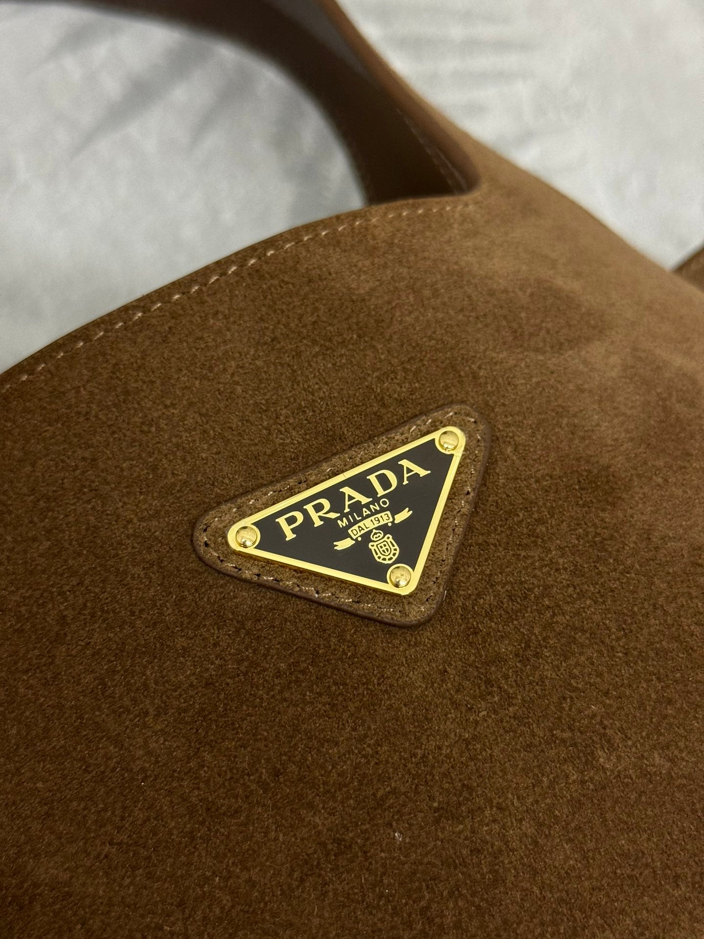 TOTE BAG 25 IN CHERRY WOOD SUEDE GOLD LOGO