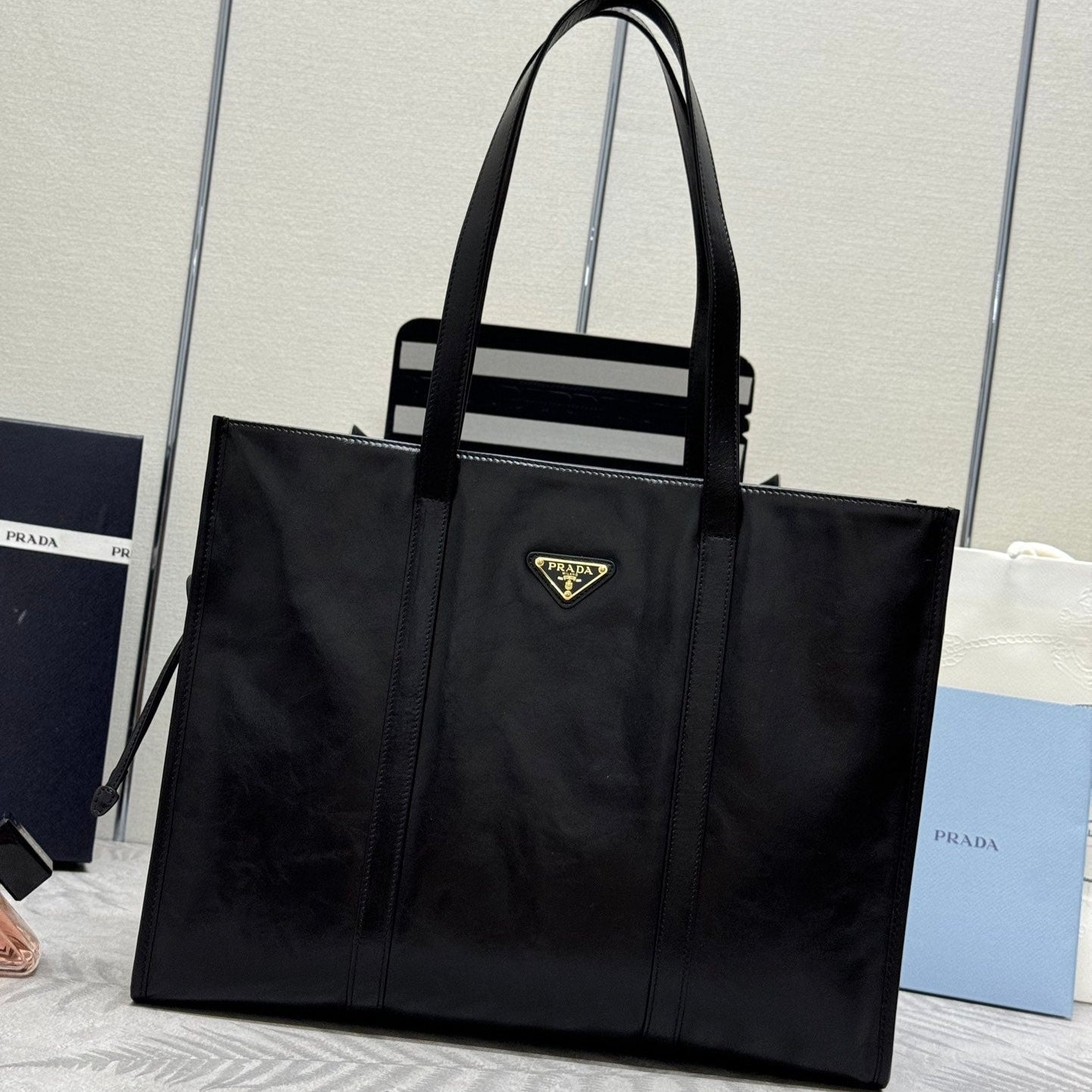 TOTE BAG 39 IN BLACK SMOOTH CALFSKIN