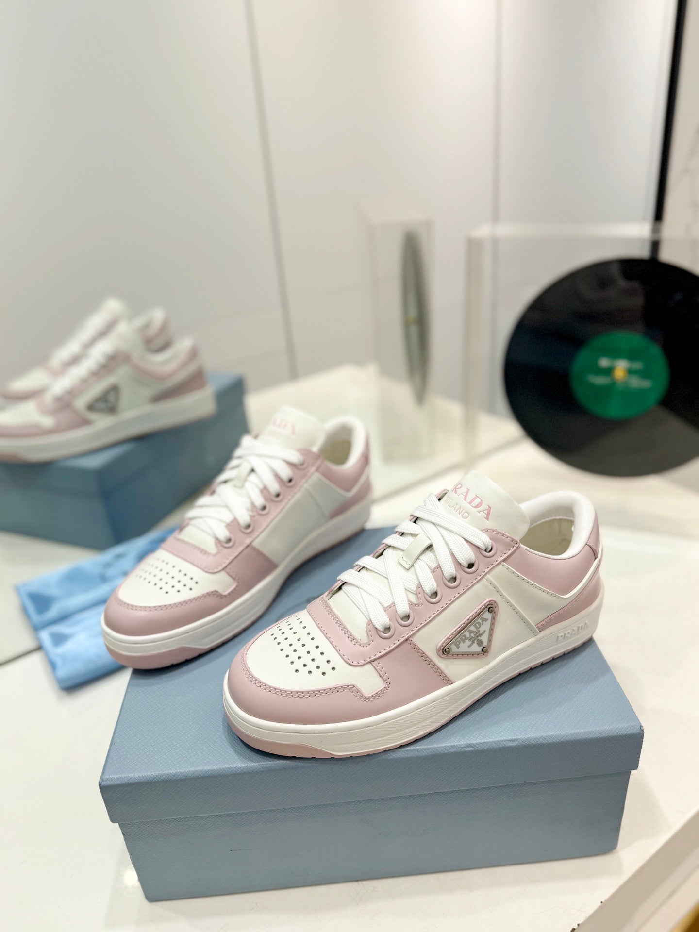 PRA DOWNTOWN NAPPA SNEAKERS WHITE AND BLUSH CALFSKIN