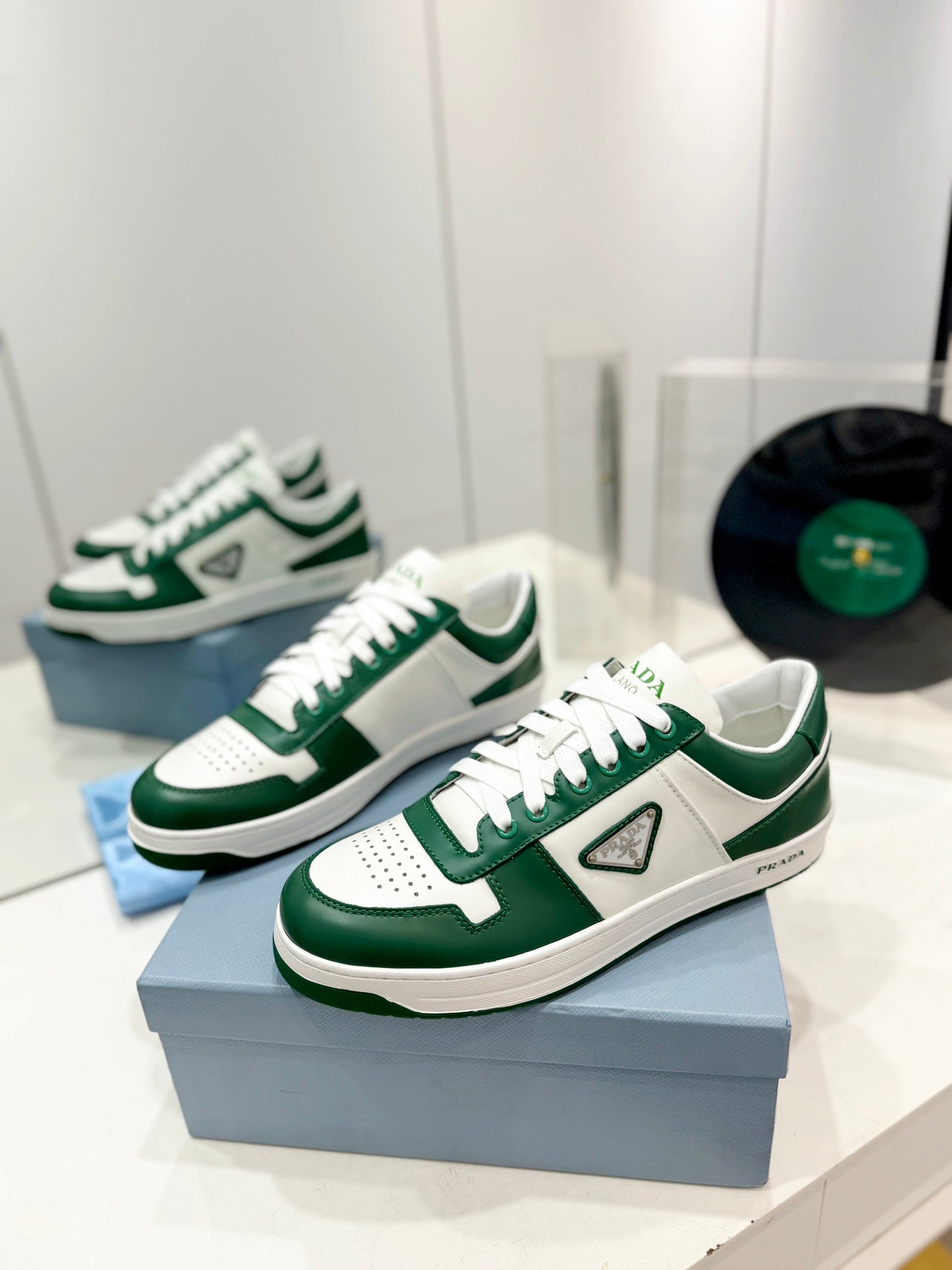 PRA DOWNTOWN NAPPA SNEAKERS WHITE AND GREEN CALFSKIN