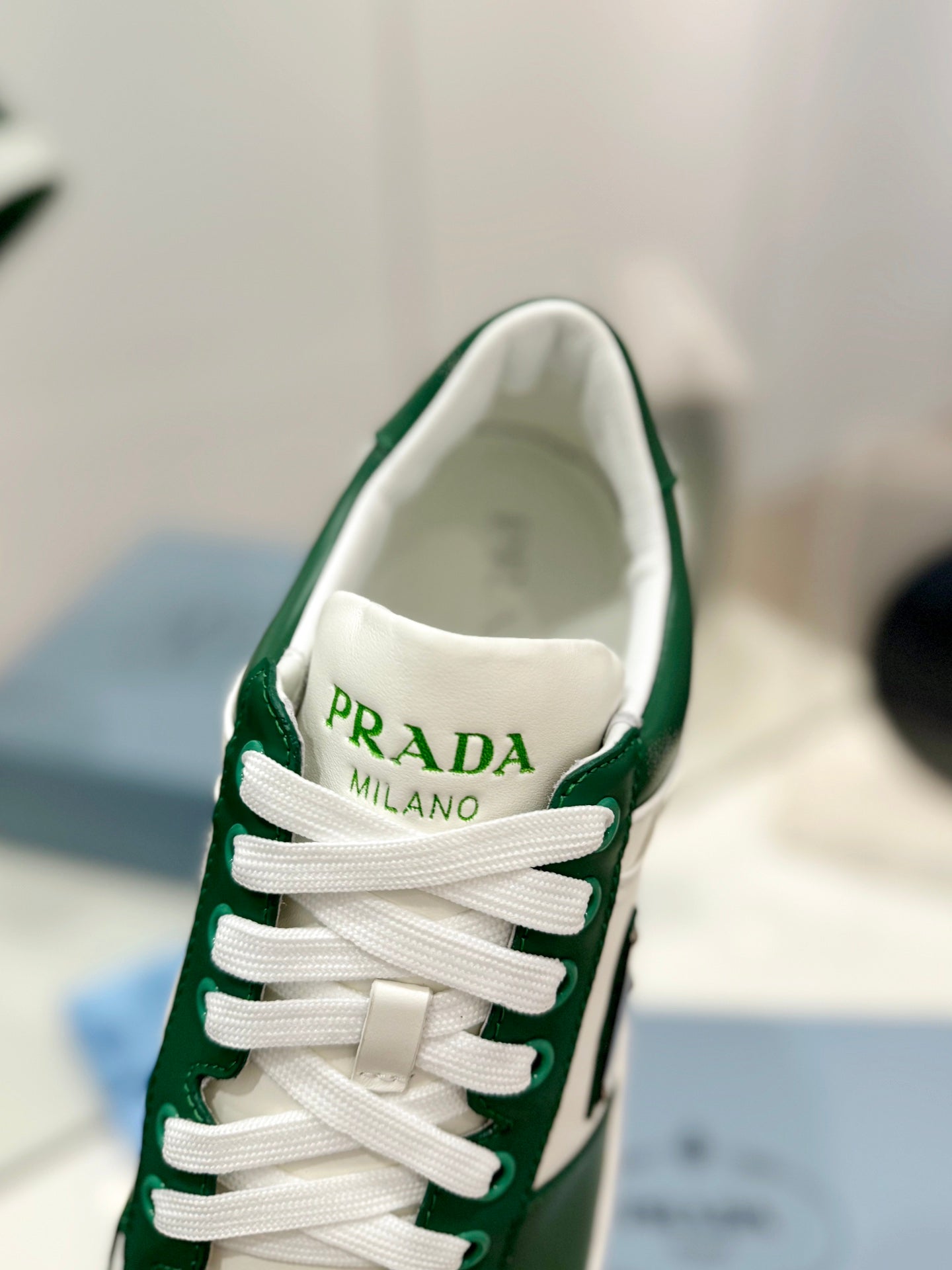 PRA DOWNTOWN NAPPA SNEAKERS WHITE AND GREEN CALFSKIN