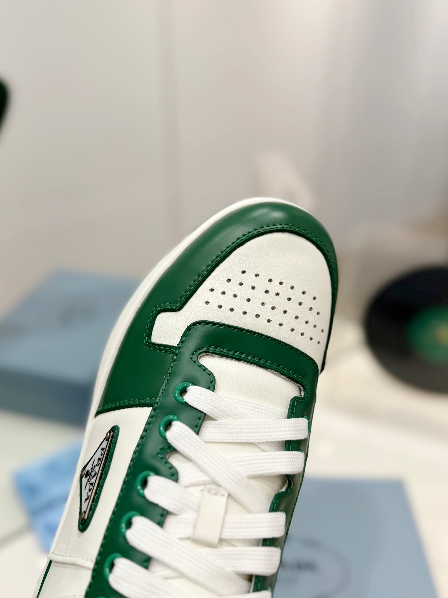 PRA DOWNTOWN NAPPA SNEAKERS WHITE AND GREEN CALFSKIN