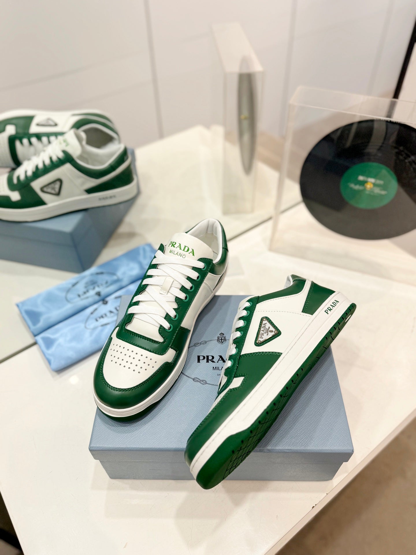 PRA DOWNTOWN NAPPA SNEAKERS WHITE AND GREEN CALFSKIN