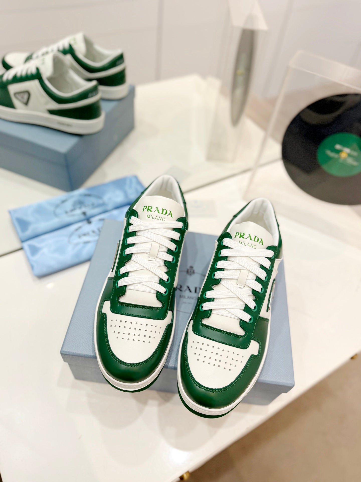 PRA DOWNTOWN NAPPA SNEAKERS WHITE AND GREEN CALFSKIN