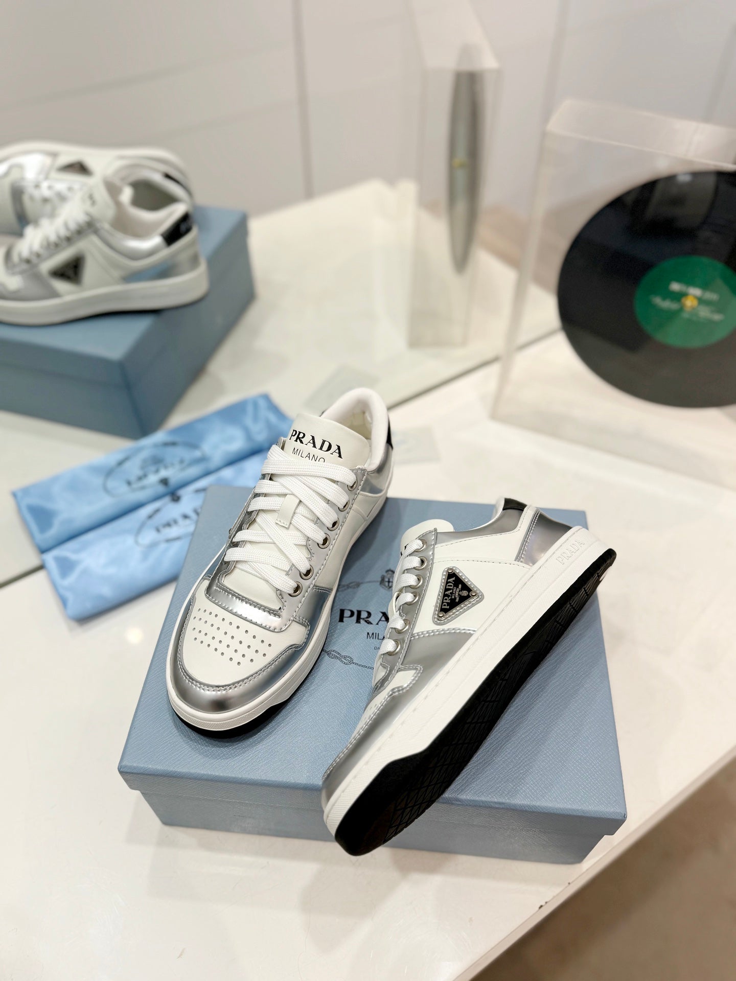 PRA DOWNTOWN NAPPA SNEAKERS WHITE AND SILVER CALFSKIN