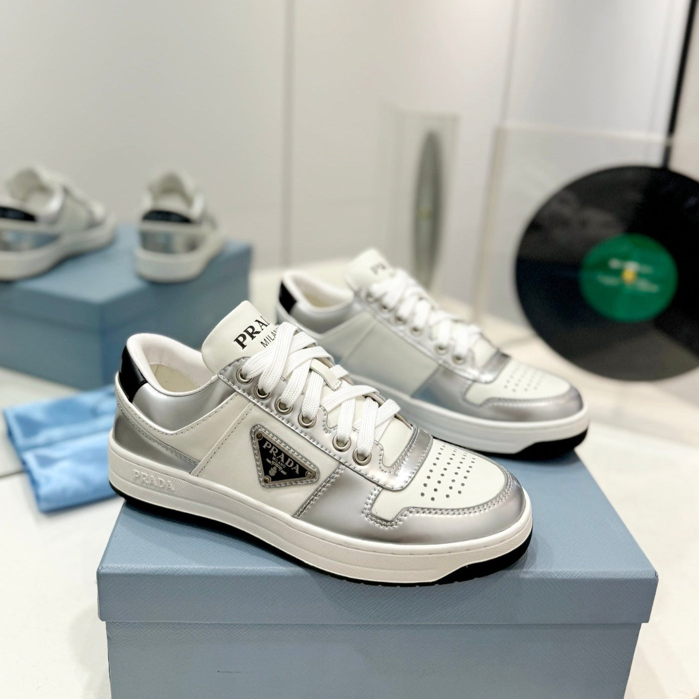 PRA DOWNTOWN NAPPA SNEAKERS WHITE AND SILVER CALFSKIN