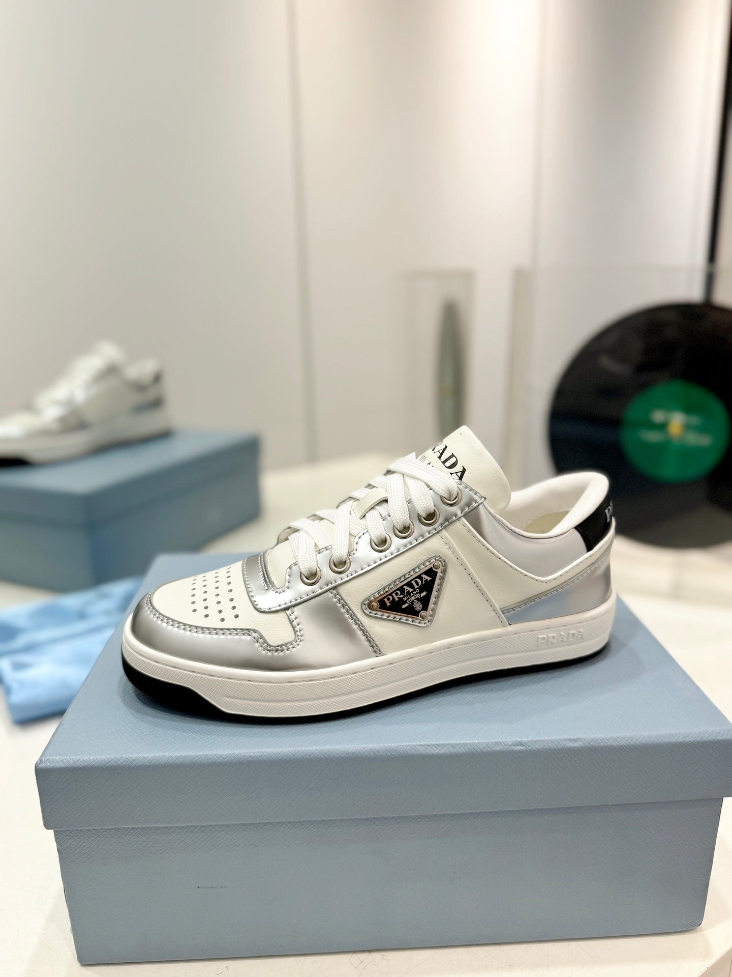 PRA DOWNTOWN NAPPA SNEAKERS WHITE AND SILVER CALFSKIN