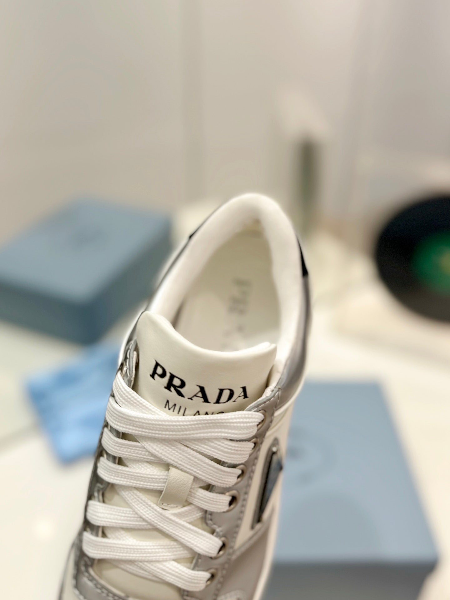 PRA DOWNTOWN NAPPA SNEAKERS WHITE AND SILVER CALFSKIN