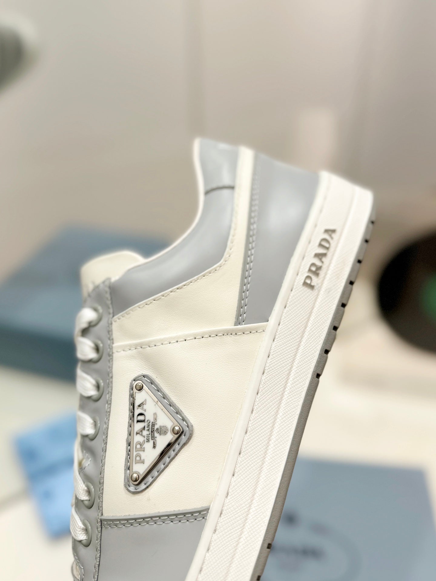 PRA DOWNTOWN NAPPA SNEAKERS WHITE AND GRAY CALFSKIN