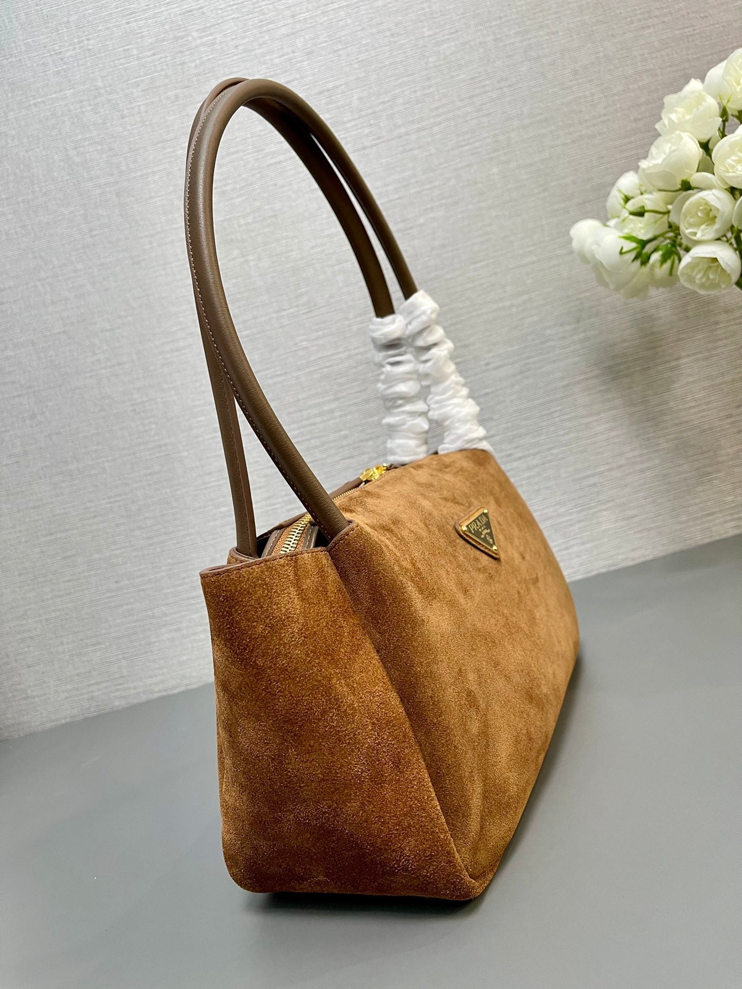 SHOULDER BAG 28 IN TAWNY BROWN SUEDE GOLD LOGO