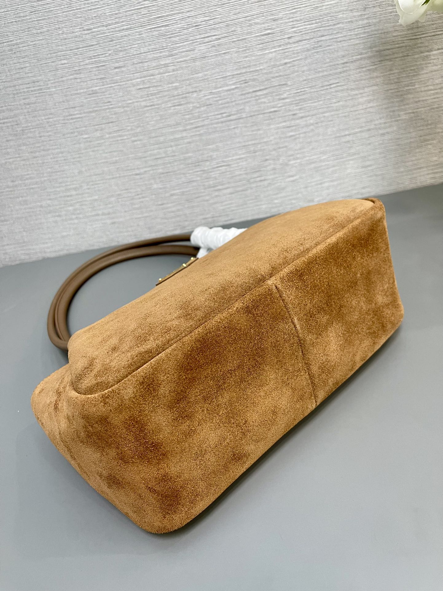 SHOULDER BAG 28 IN TAWNY BROWN SUEDE GOLD LOGO