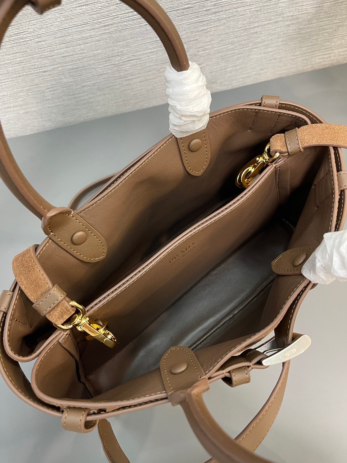 SMALL TOTE BAG WITH BELT 32 IN RUSSET BROWN SUEDE