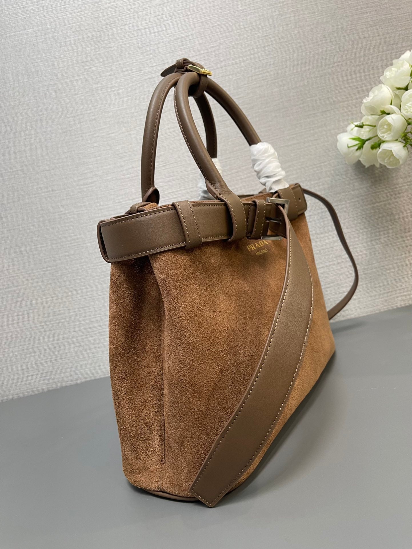 SMALL TOTE BAG WITH BELT 32 IN RUSSET BROWN SUEDE