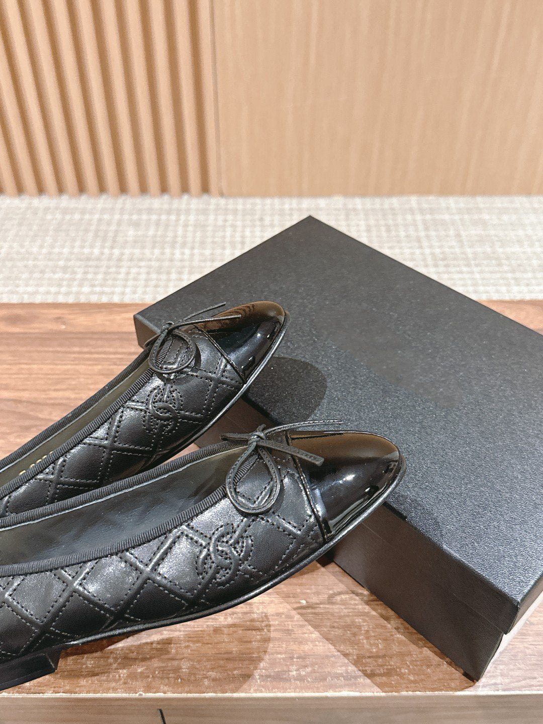 ballet flat black quilted lambskin patent calfkin toe