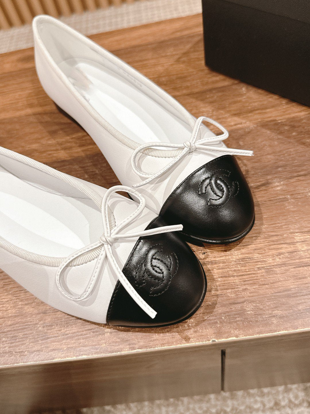 ballet flat white back lambskin