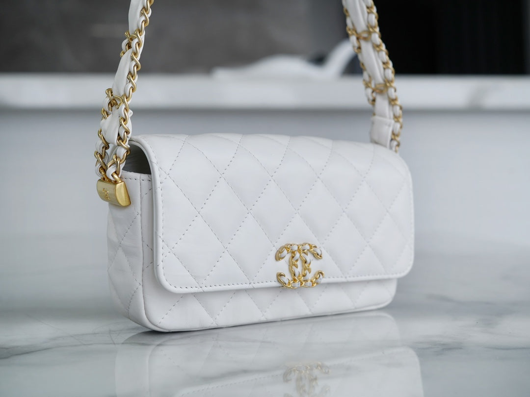 19 FLAP BAG 18 WHITE BODIN CALFSKIN GOLD HARDWARE