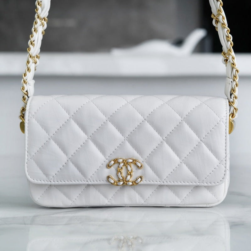 19 FLAP BAG 18 WHITE BODIN CALFSKIN GOLD HARDWARE