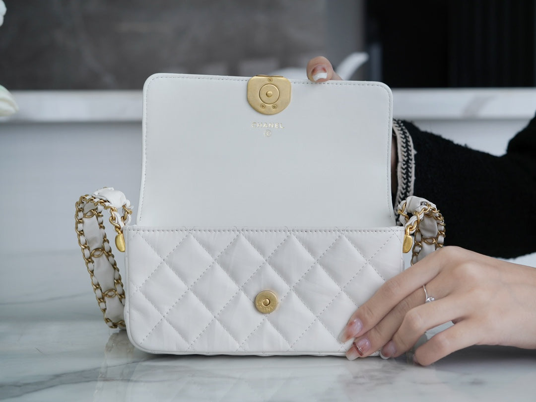 19 FLAP BAG 18 WHITE BODIN CALFSKIN GOLD HARDWARE